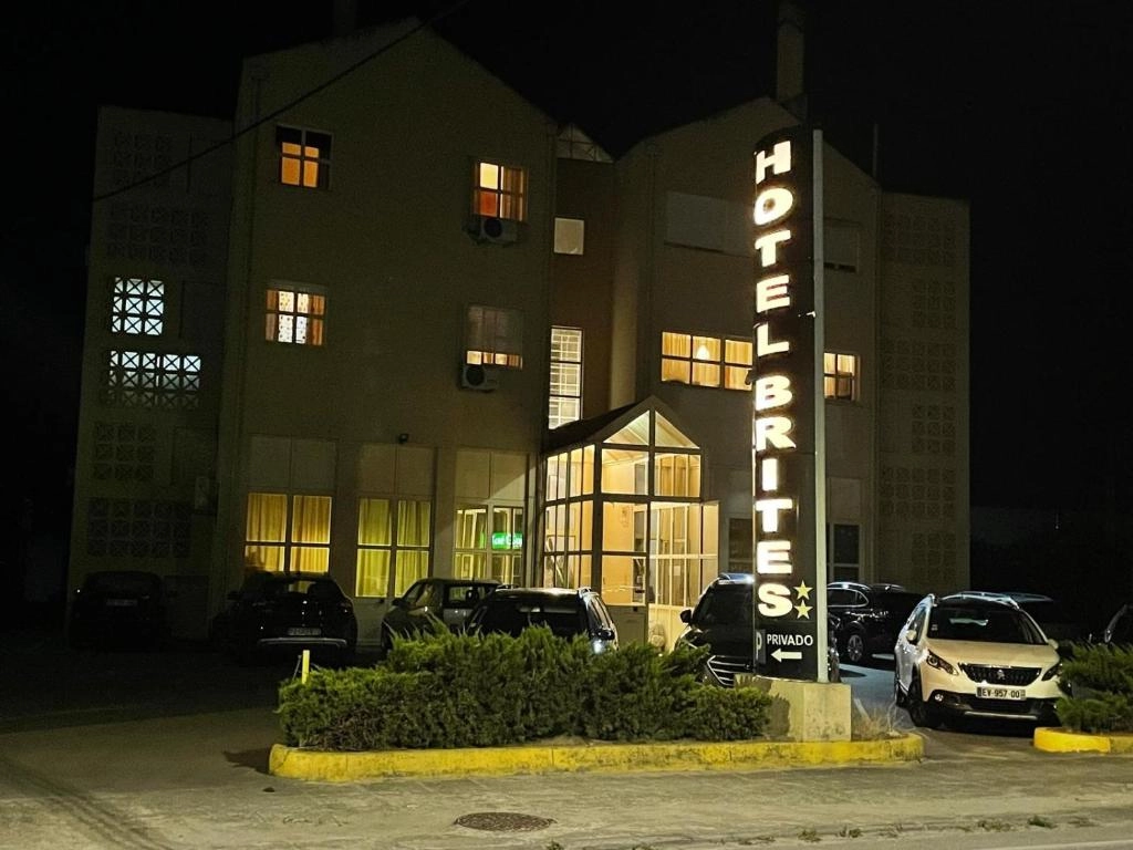 Hotel Brites at night